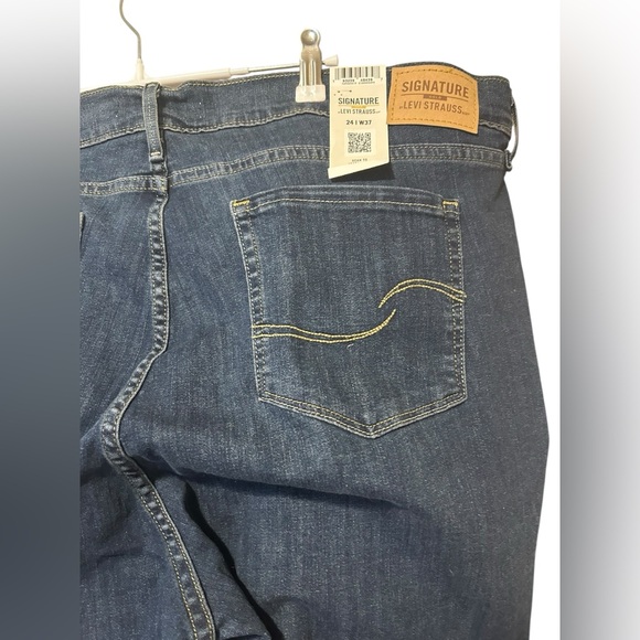 Signature by Levi Strauss Dark Blue Cropped Jeans - Picture 14 of 14